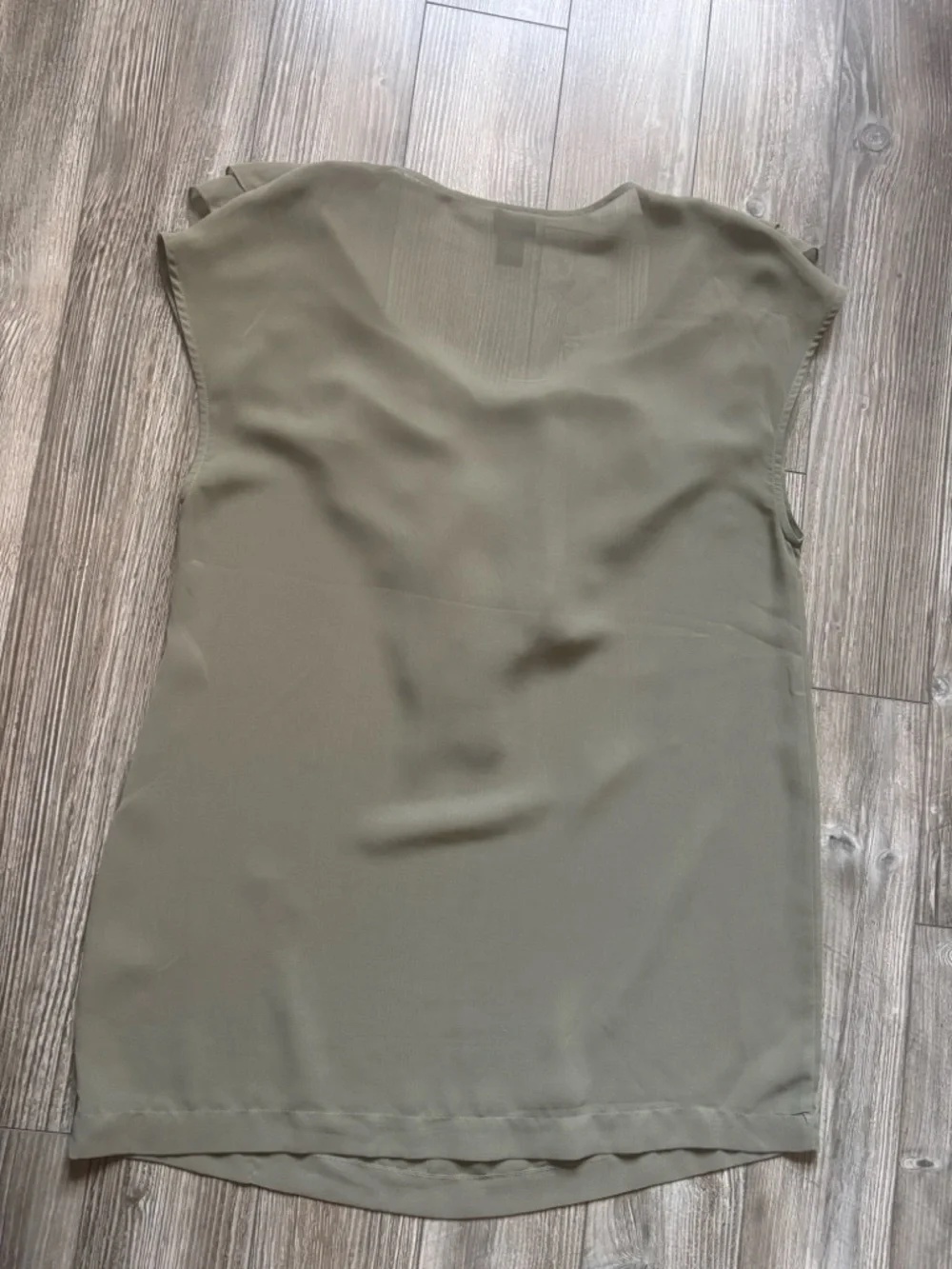 H&M Olive Green Ruffle-Front Sleeveless Blouse - Picture 3 of 4